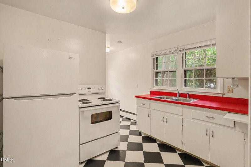 423 Whitehead Cir, Chapel Hill, NC 27514