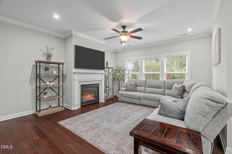 425 Oaks End Dr, Holly Springs, NC 27540