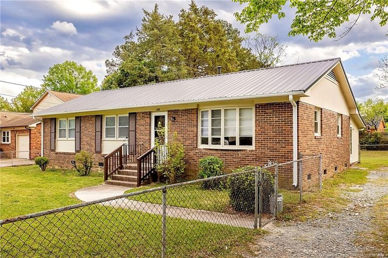 429 Morningside Dr, Fayetteville, NC 28311