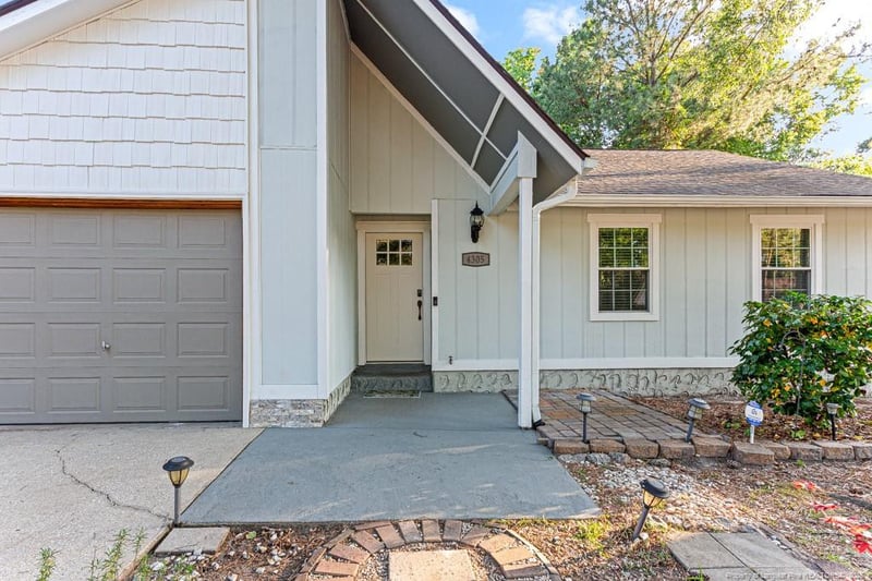 4305 Falls Dr, Hope Mills, NC 28348