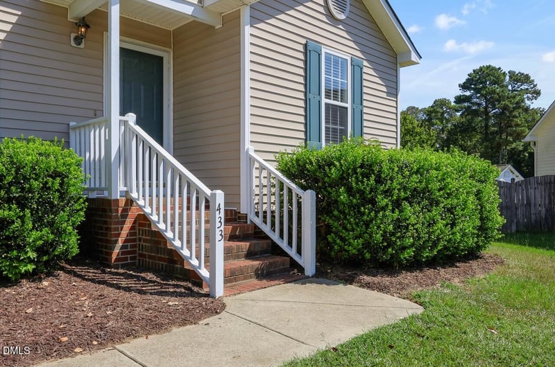 433 Haybale Ct, Fuquay Varina, NC 27526