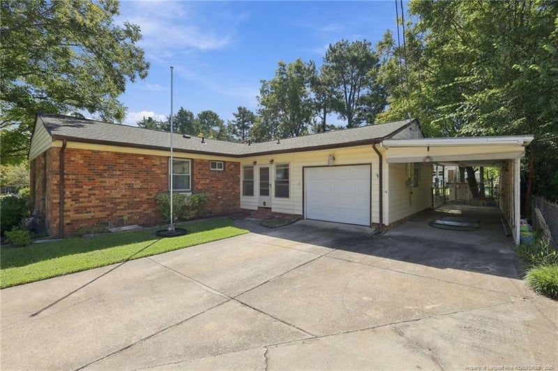 433 Morningside Dr, Fayetteville, NC 28311
