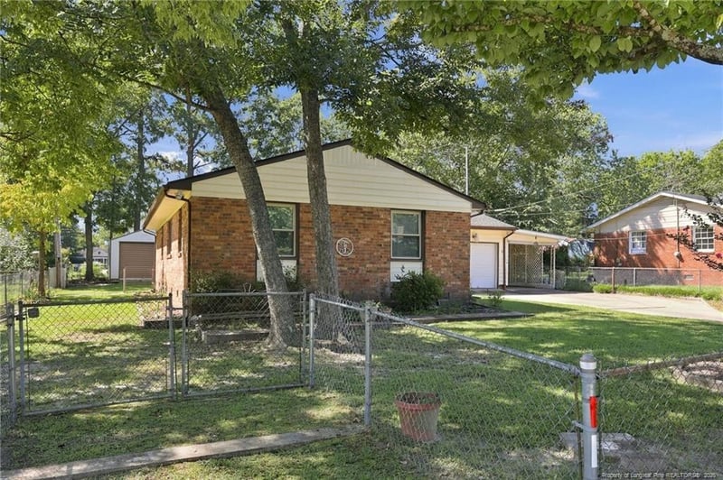433 Morningside Dr, Fayetteville, NC 28311