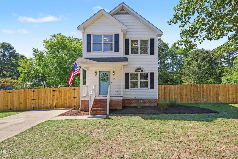 44 Wallace St, Angier, NC 27501