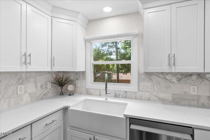 440 Rosehaven Dr, Raleigh, NC 27609