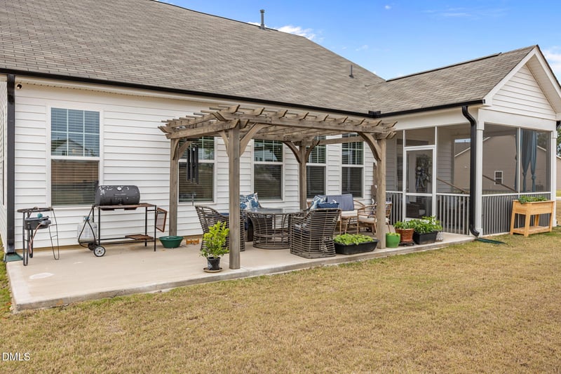 442 Winding Creek Dr, Lillington, NC 27546