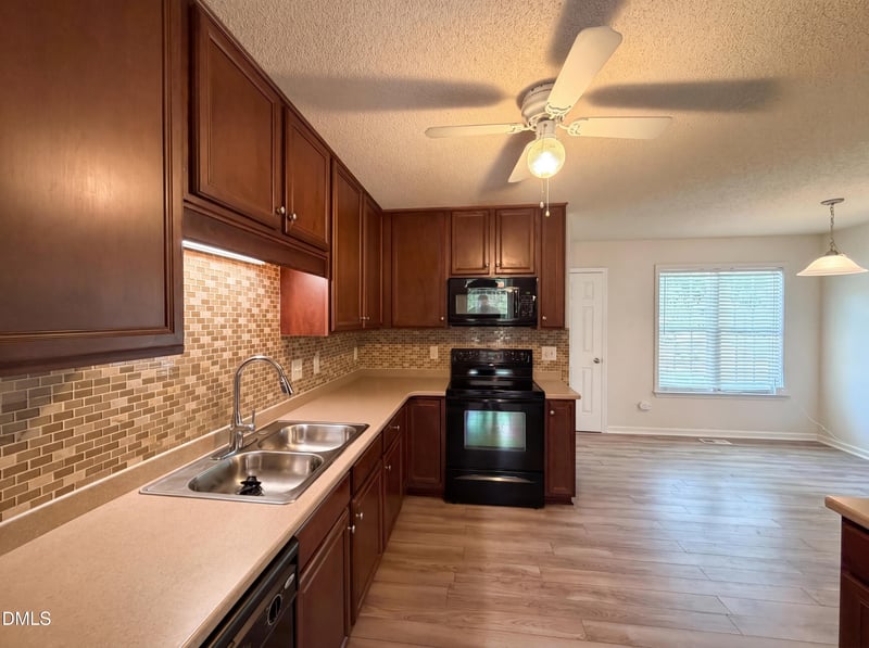 470 Kinsman Ct, Fuquay Varina, NC 27526