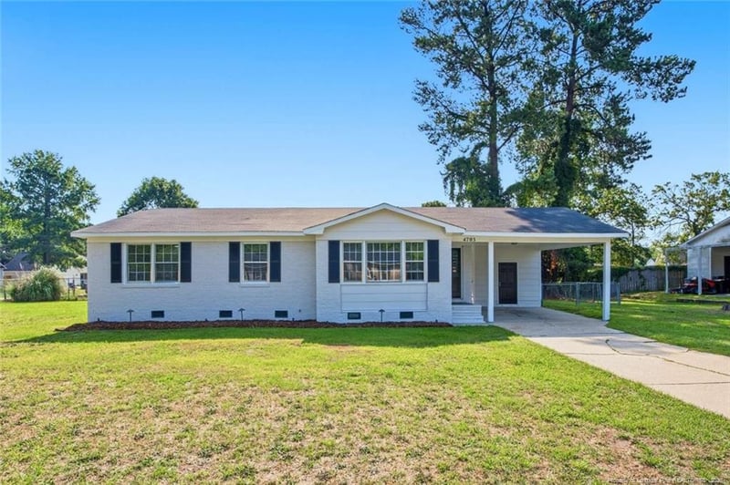 4703 Quaker Ct, Hope Mills, NC 28348