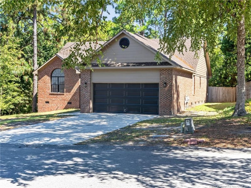 4713 Miranda Dr, Hope Mills, NC 28348