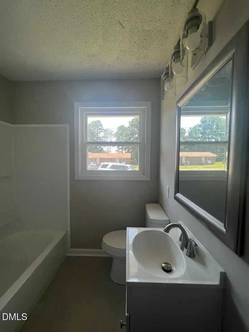 4938 Galveston Dr, Fayetteville, NC 28303