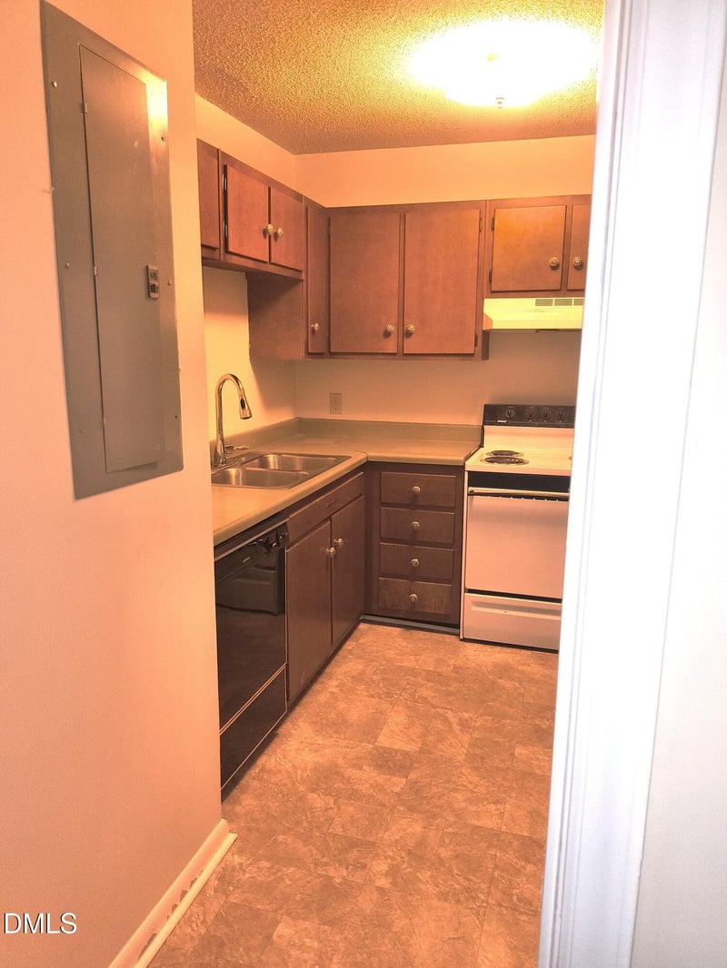 500 Umstead Dr #A302, Chapel Hill, NC 27516