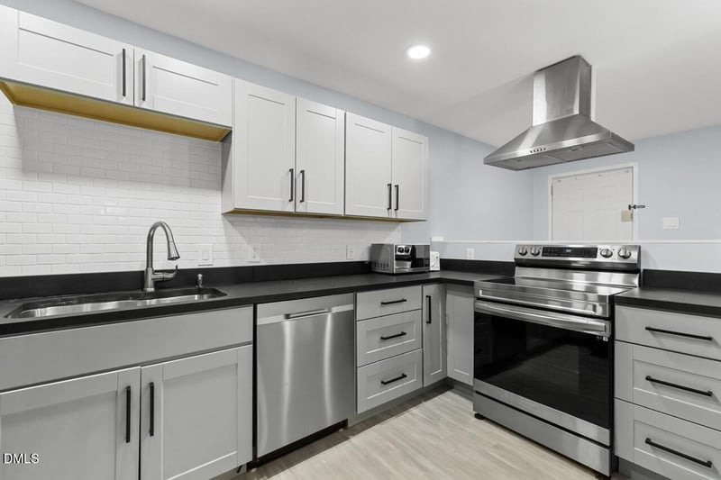 500 Umstead Dr, Chapel Hill, NC 27516