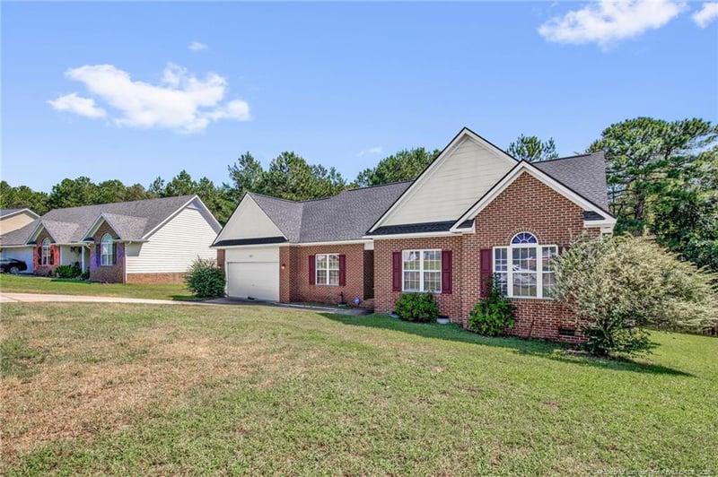 5021 Miranda Dr, Hope Mills, NC 28348