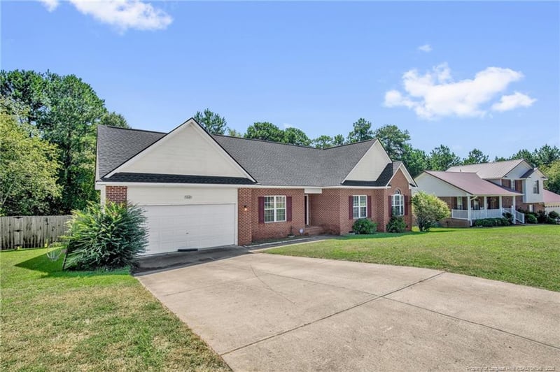 5021 Miranda Dr, Hope Mills, NC 28348