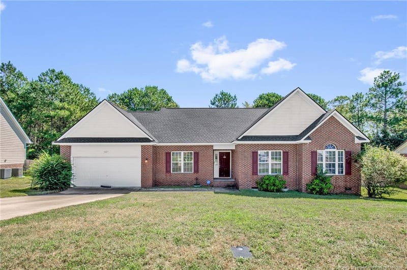 5021 Miranda Dr, Hope Mills, NC 28348