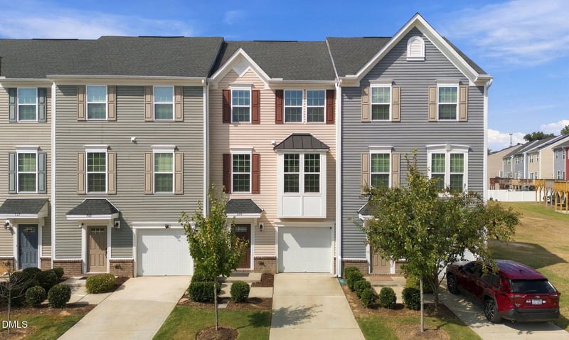 504 Autumn Cure Ct, Fuquay Varina, NC 27526