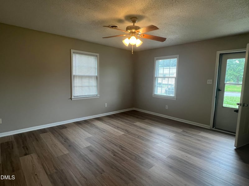 505 E Elizabeth St, Selma, NC 27576