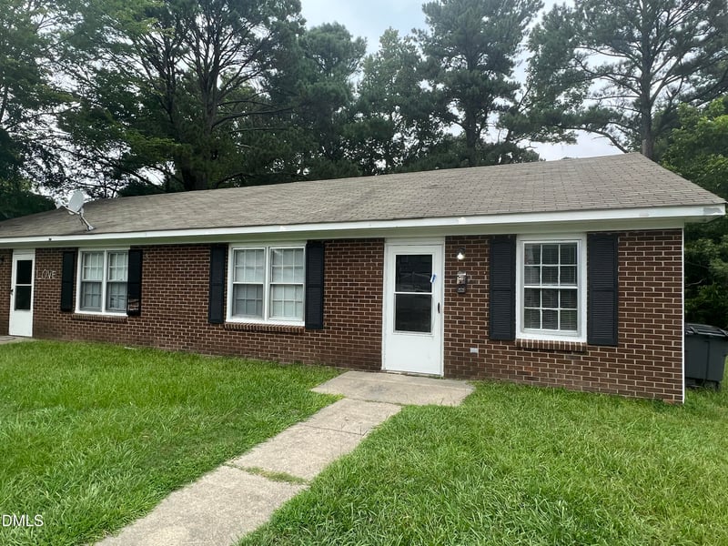 505 E Elizabeth St, Selma, NC 27576
