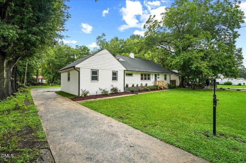 506 W Noble St, Selma, NC 27576