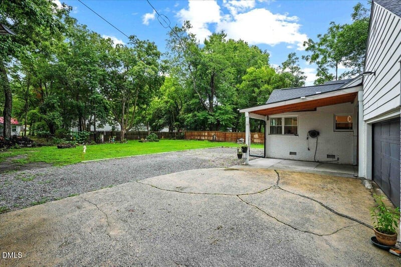 506 W Noble St, Selma, NC 27576