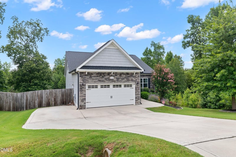 507 Whitebark Ln, Clayton, NC 27520