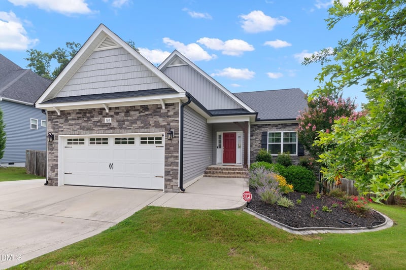 507 Whitebark Ln, Clayton, NC 27520