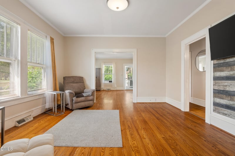 512 Atwater St, Burlington, NC 27215