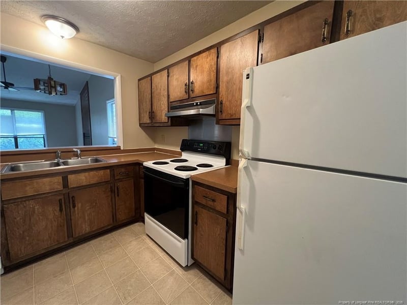 512 Toxaway Ct, Fayetteville, NC 28314
