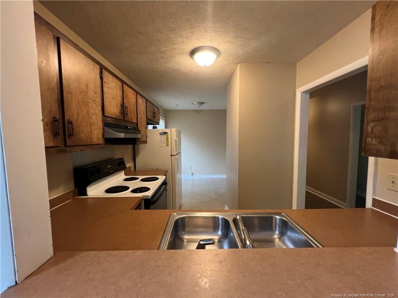 512 Toxaway Ct, Fayetteville, NC 28314