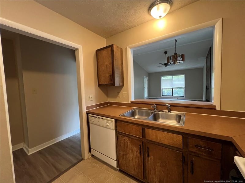 512 Toxaway Ct, Fayetteville, NC 28314
