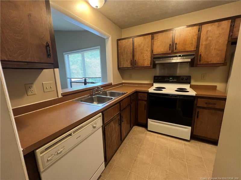 512 Toxaway Ct, Fayetteville, NC 28314