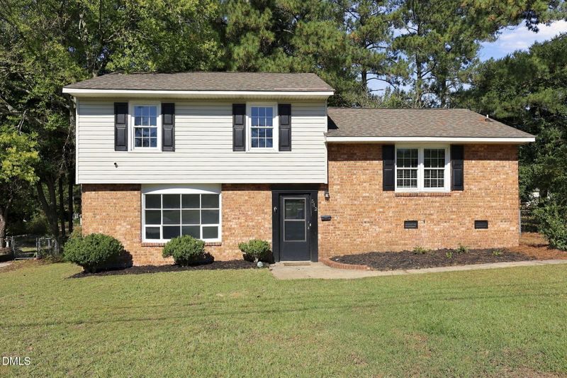 512 Waterbury Dr, Fayetteville, NC 28311