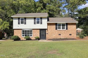 512 Waterbury Dr, Fayetteville, NC 28311
