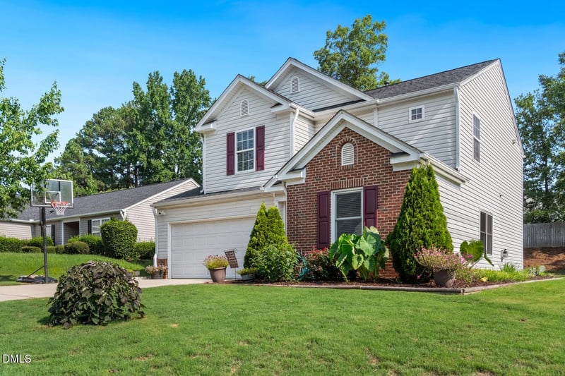 513 Birchtree Valley Ct, Fuquay Varina, NC 27526