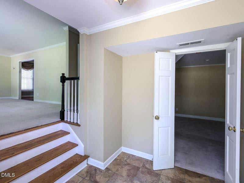 516 Blakewood Dr, Raleigh, NC 27609