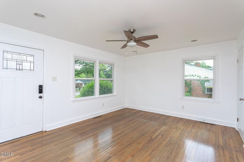516 Calloway Dr, Raleigh, NC 27610