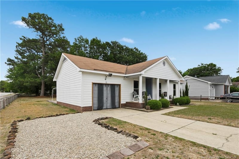 5164 Double Oaks Dr, Fayetteville, NC 28306