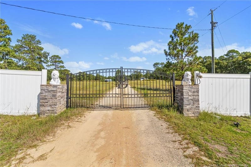 5181 Fame Ln, Fayetteville, NC 28306
