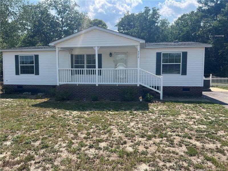 5212 Perry Oliver Dr, Hope Mills, NC 28348