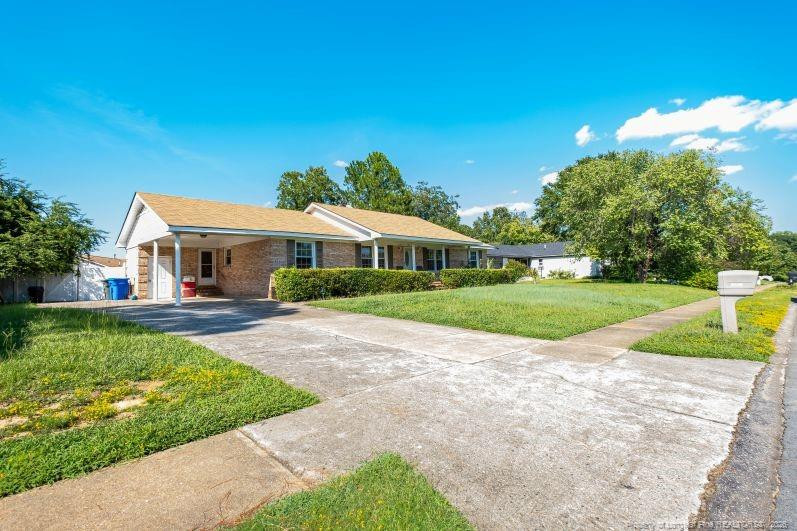 5215 Foxfire Rd, Fayetteville, NC 28303