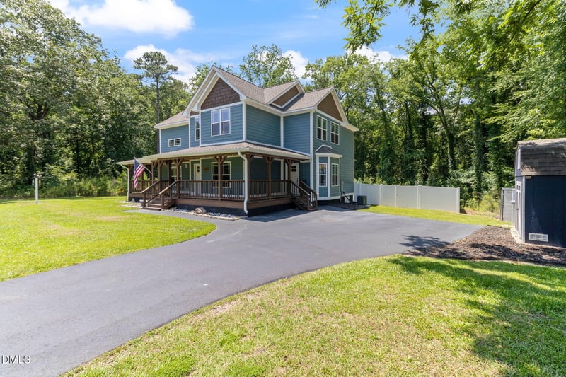 5232 Farmall Dr, Fayetteville, NC 28306