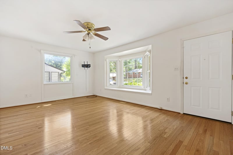 525 Barksdale Dr, Raleigh, NC 27604