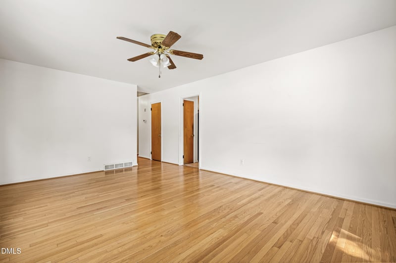 525 Barksdale Dr, Raleigh, NC 27604