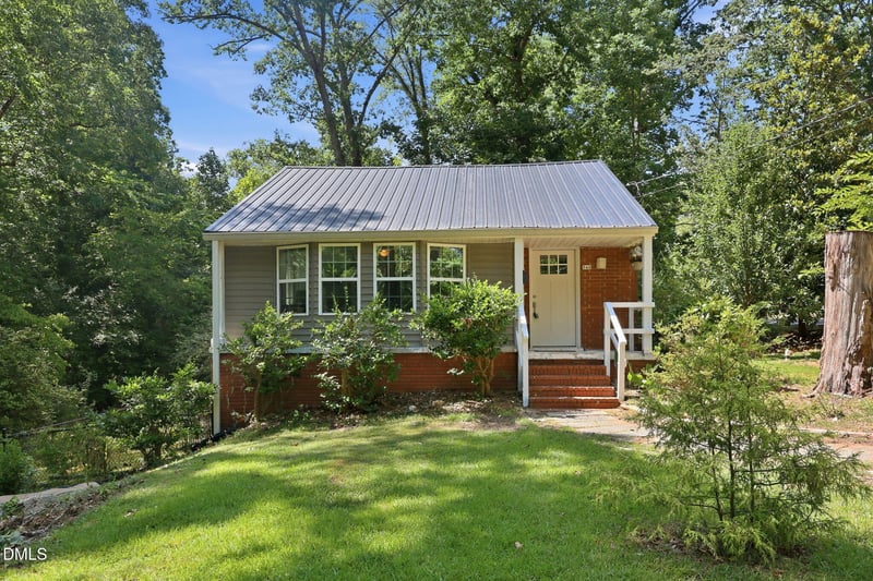 540 W Chisholm St, Sanford, NC 27330