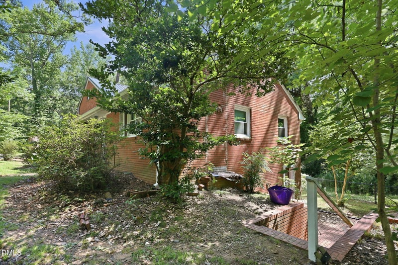 540 W Chisholm St, Sanford, NC 27330