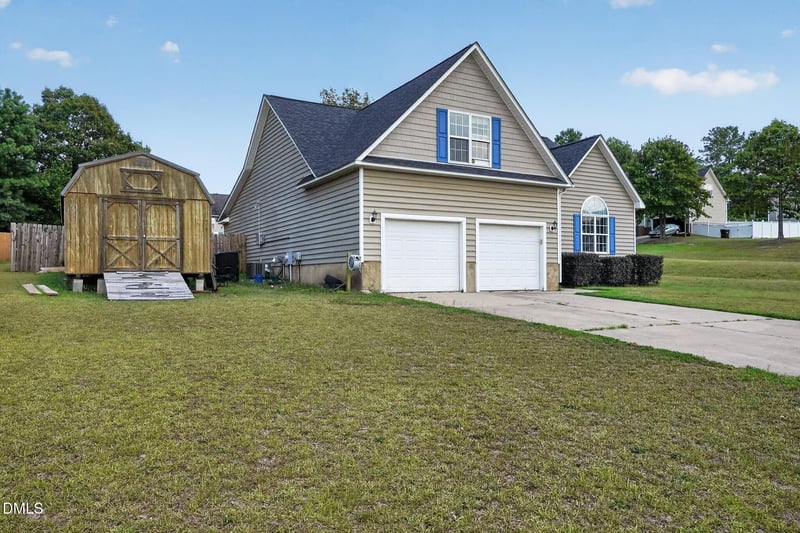 545 Colonial Hills Dr, Lillington, NC 27546