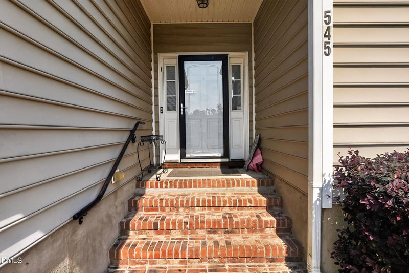 545 Colonial Hills Dr, Lillington, NC 27546