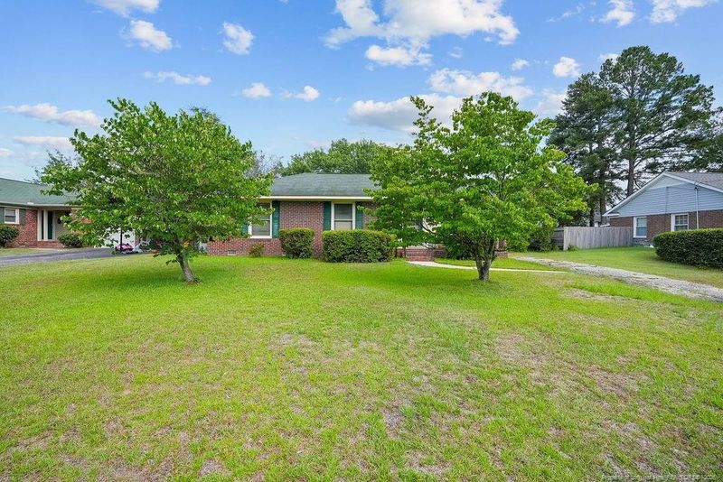 545 Waterbury Dr, Fayetteville, NC 28311