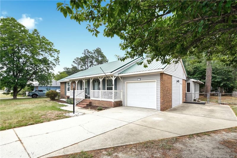 547 Farmview Dr, Fayetteville, NC 28311