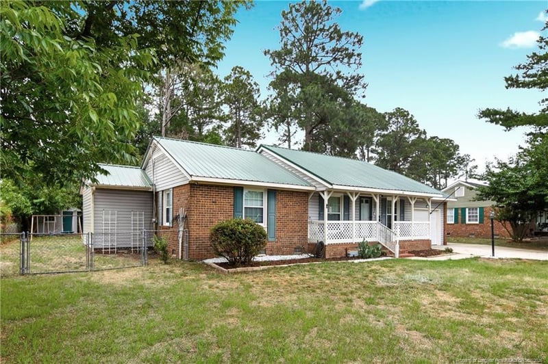 547 Farmview Dr, Fayetteville, NC 28311